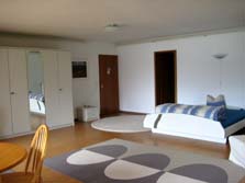 Yesudianzimmer mit Zugang zum Park