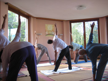 trikonasana_im_yogasaal